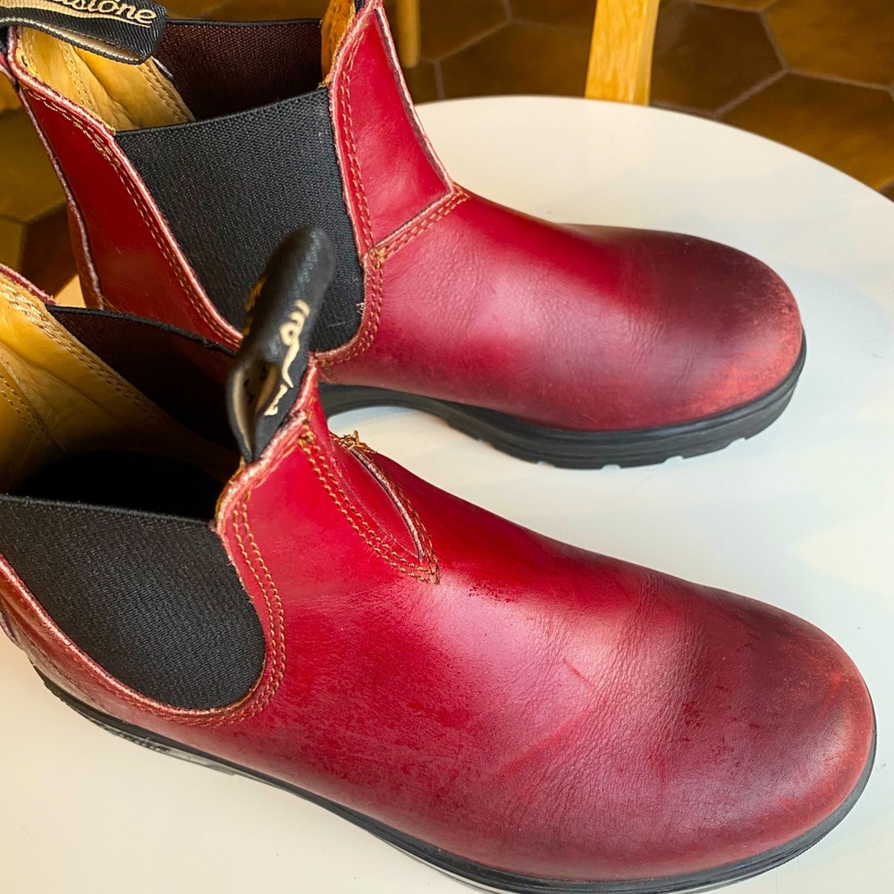 Classic Blundstone in Redwood. Size 4 Aus. (US 7).